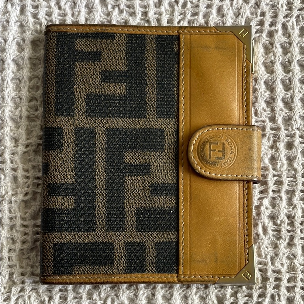Fendi Brown and tan card holder/ Wallet
GUC
